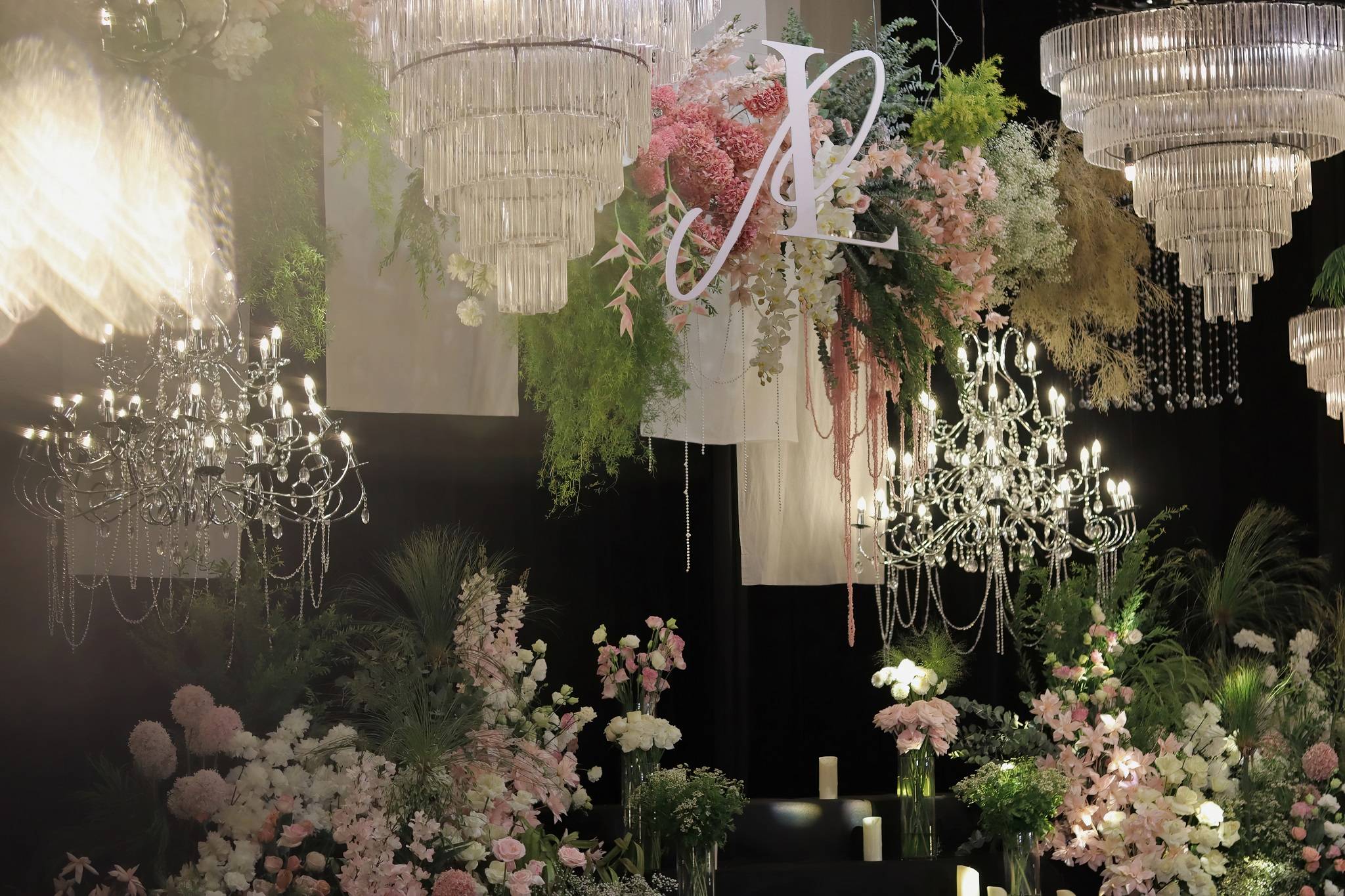 ：婚礼跟拍、婚礼摄影、目的地及婚庆服务专业之选开元棋牌试玩苏州金典幸福礼仪策划有限责任公司(图2)